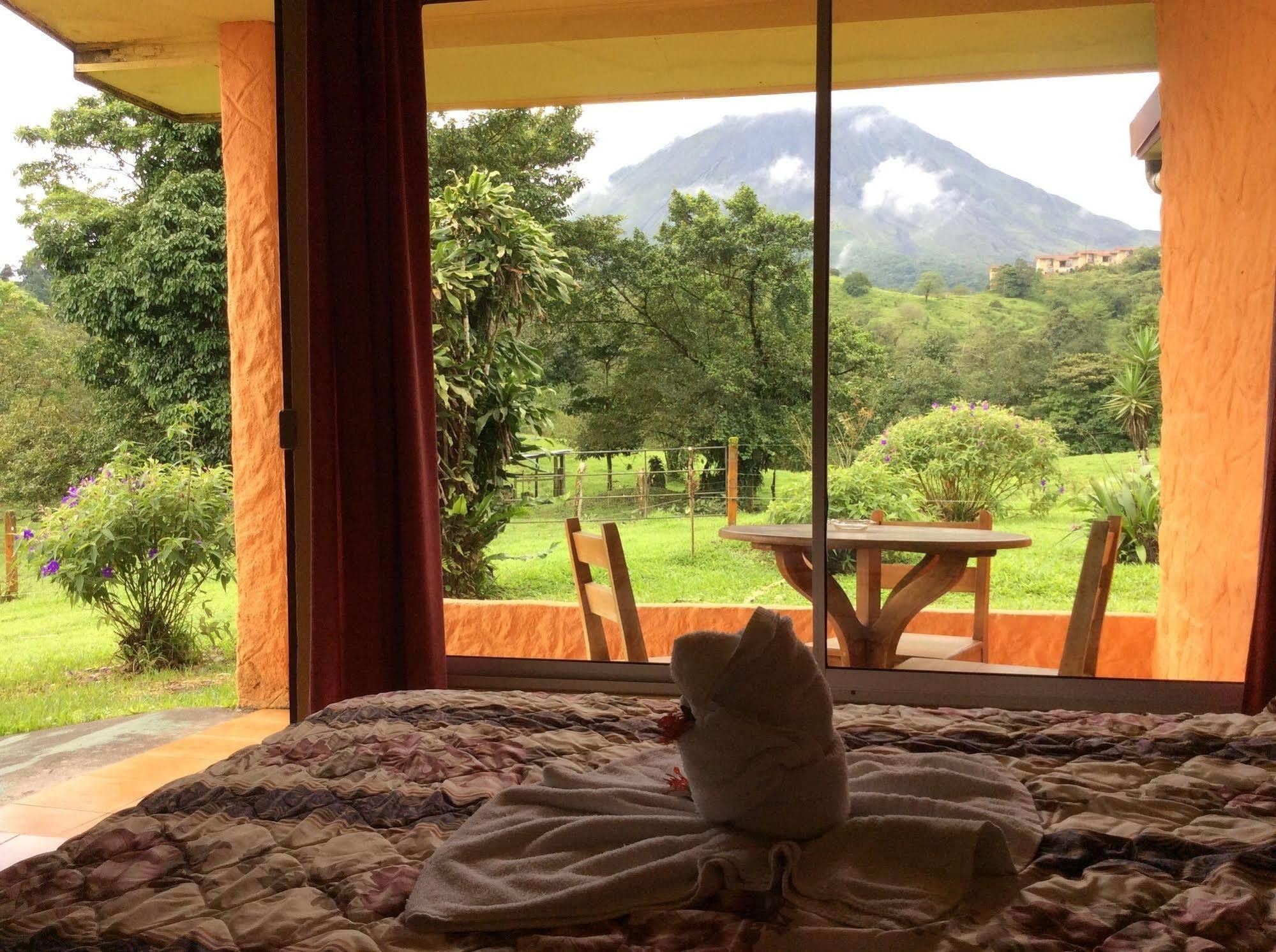 Cabinas Los Guayabos Hotel La Fortuna ภายนอก รูปภาพ