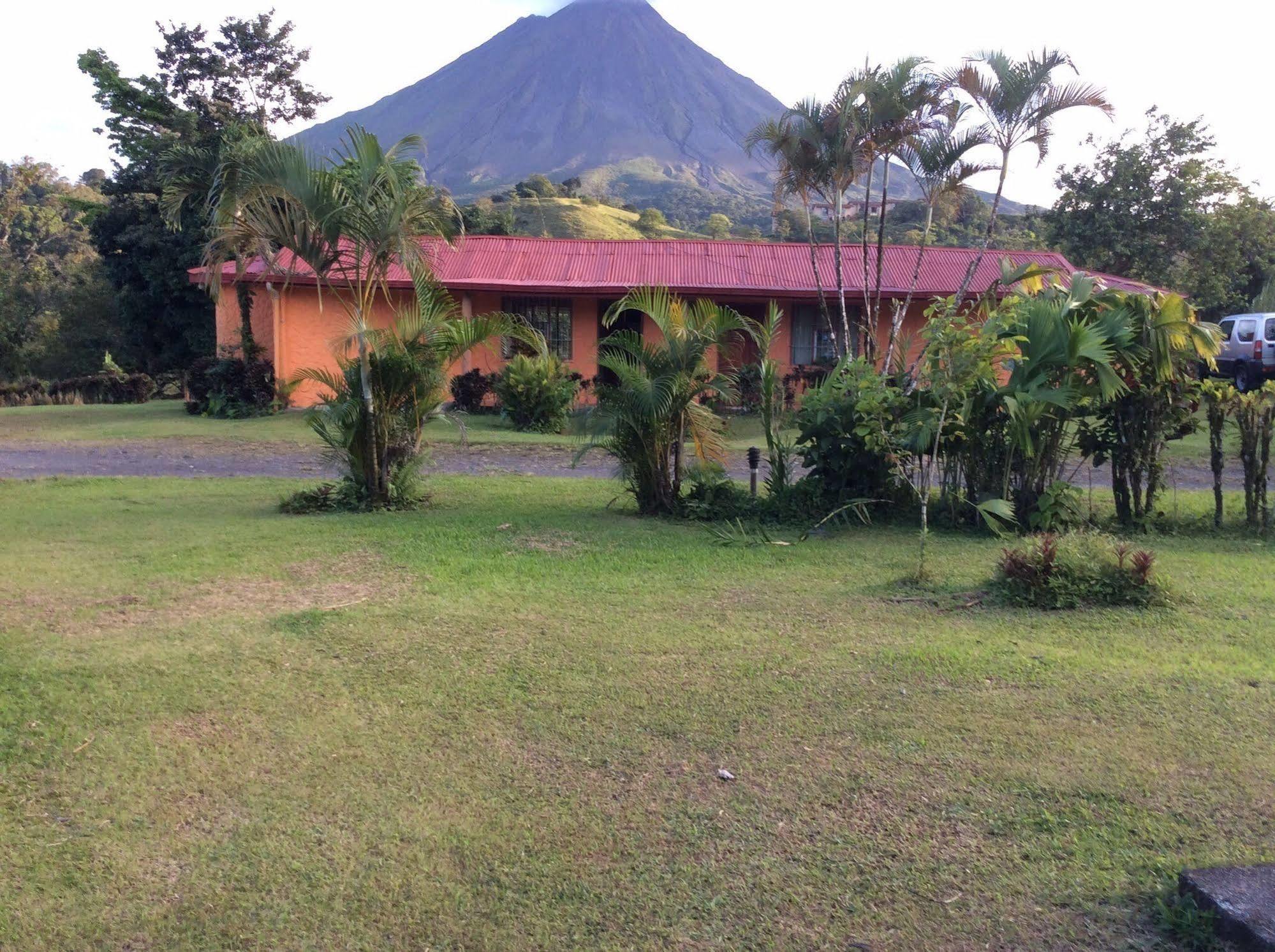 Cabinas Los Guayabos Hotel La Fortuna ภายนอก รูปภาพ