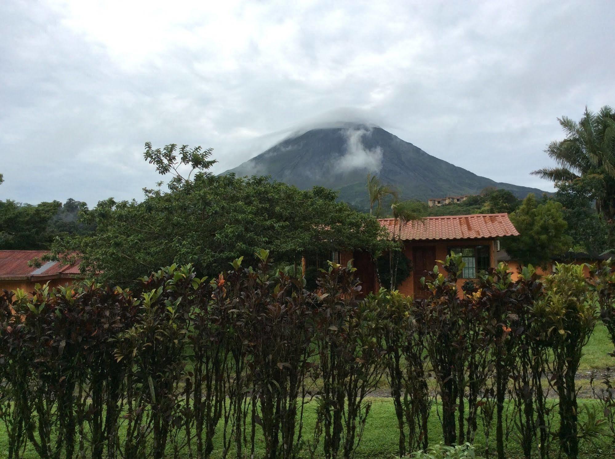 Cabinas Los Guayabos Hotel La Fortuna ภายนอก รูปภาพ