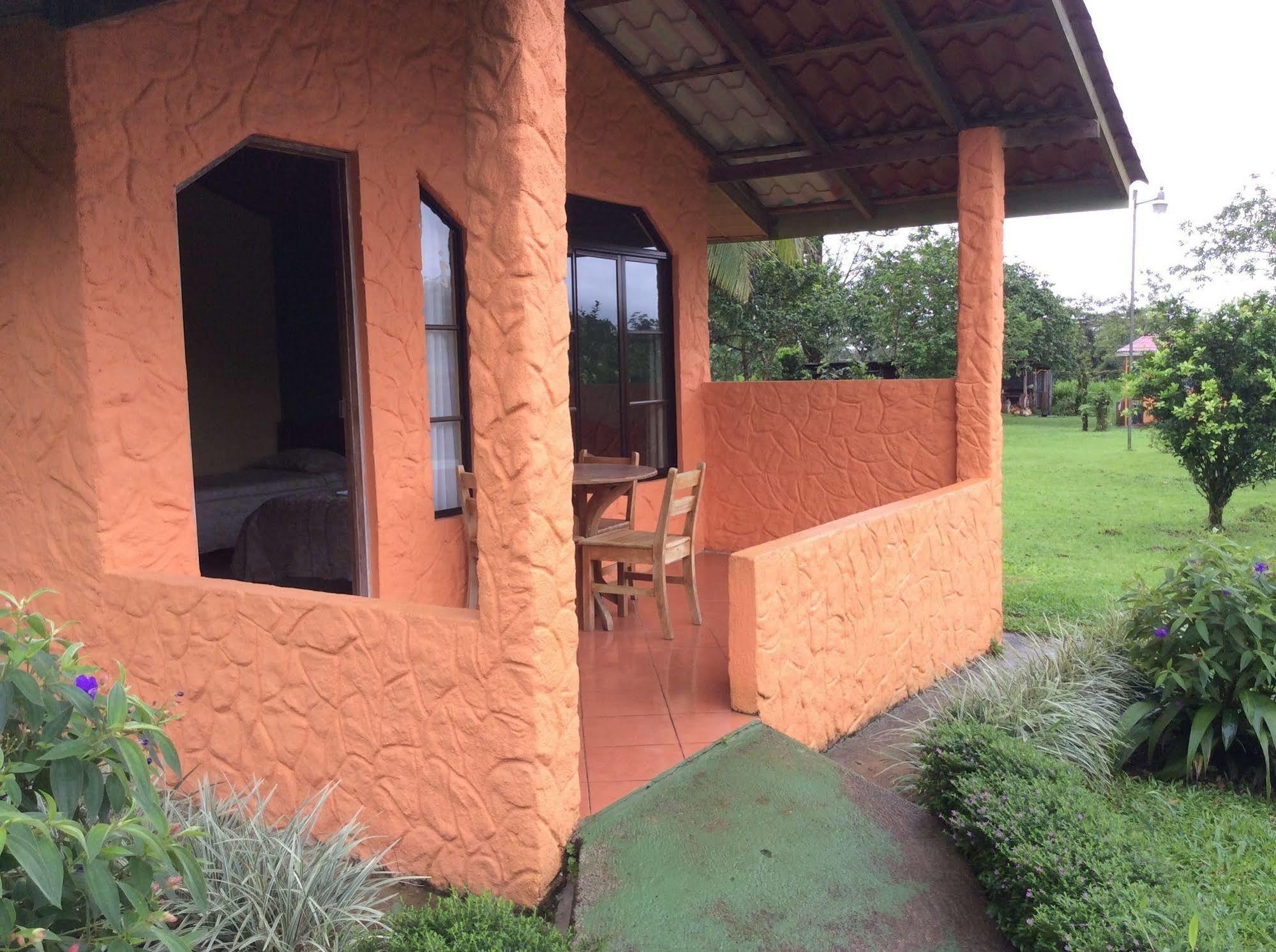 Cabinas Los Guayabos Hotel La Fortuna ภายนอก รูปภาพ