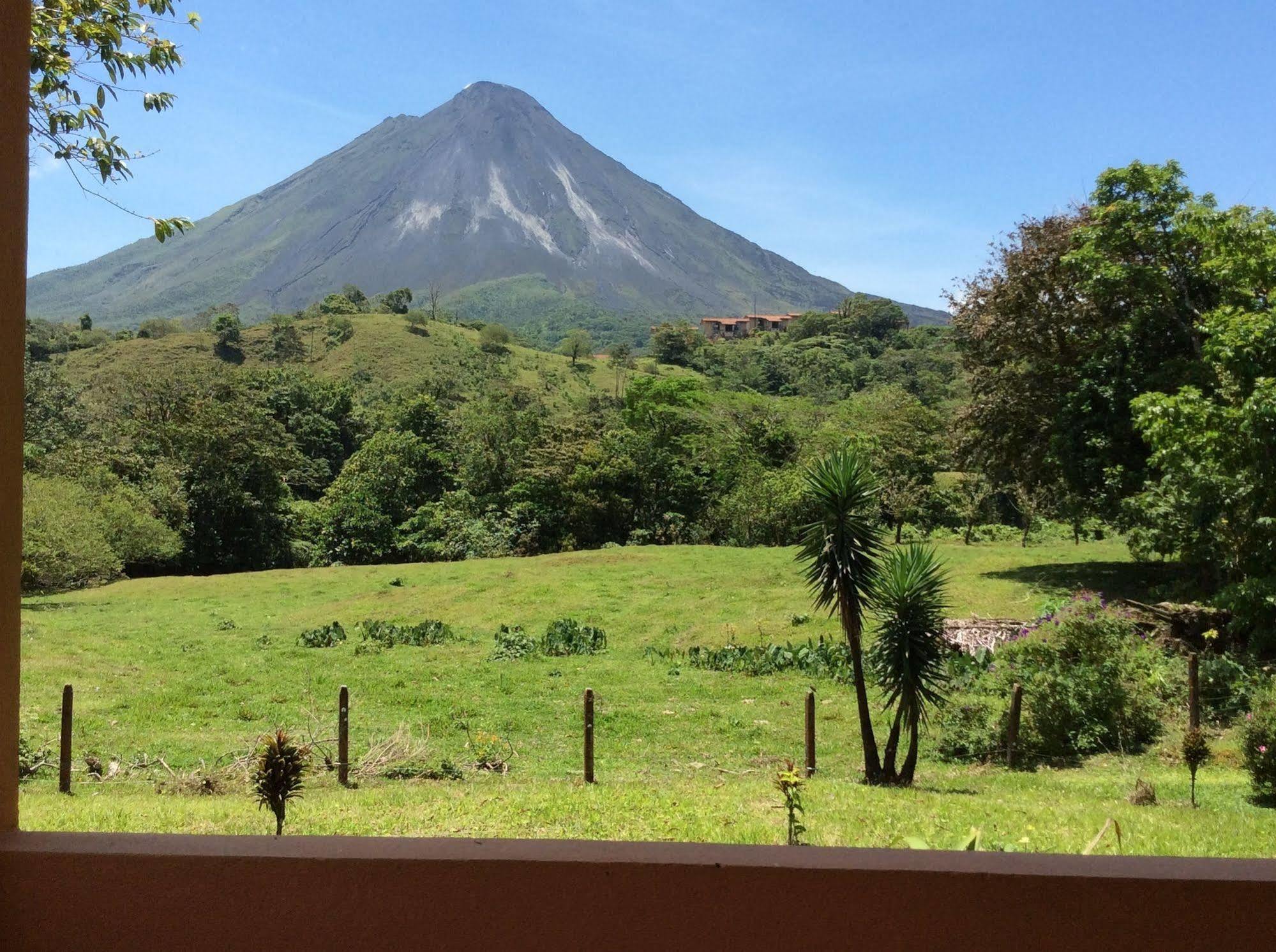 Cabinas Los Guayabos Hotel La Fortuna ภายนอก รูปภาพ