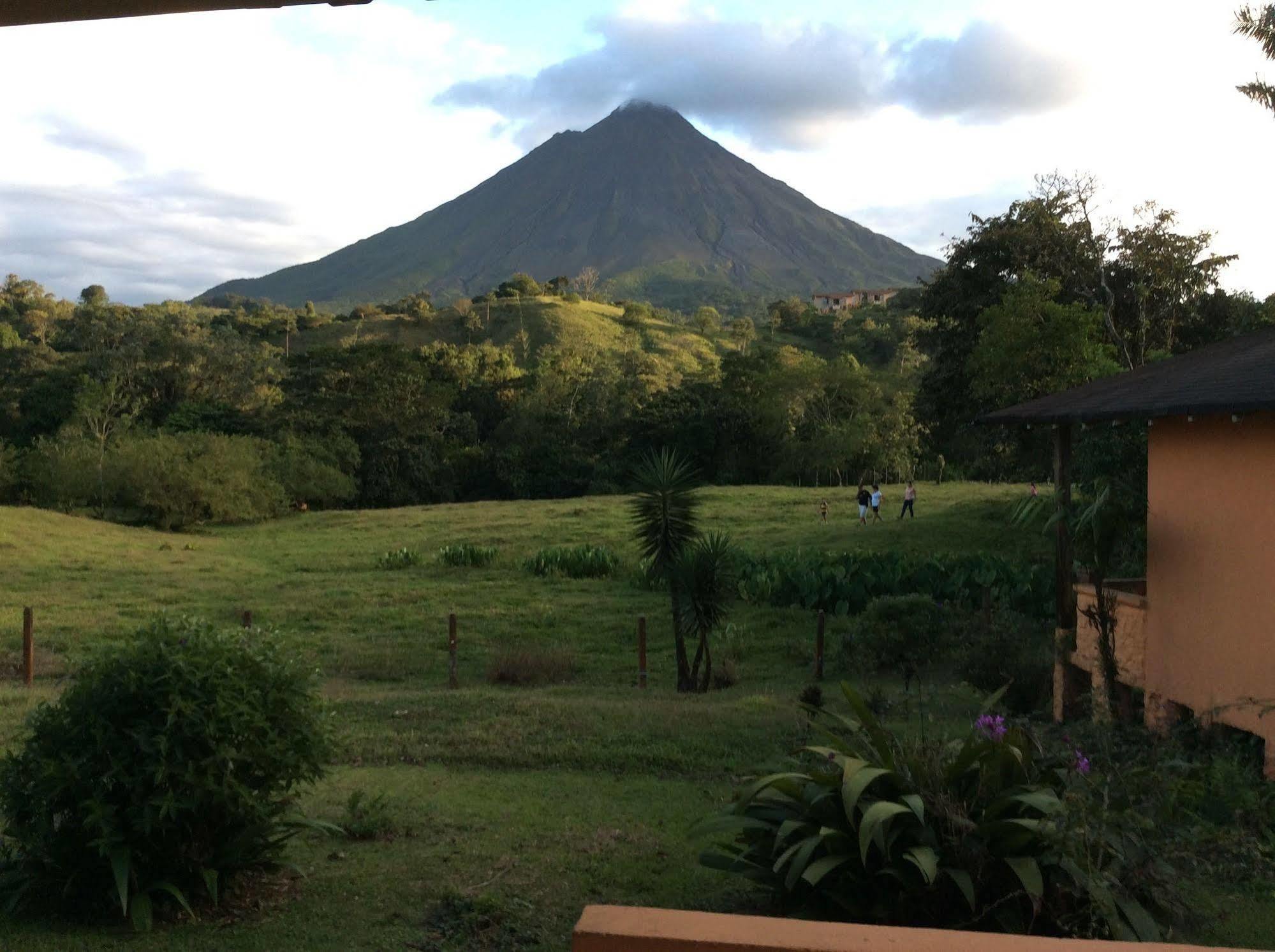 Cabinas Los Guayabos Hotel La Fortuna ภายนอก รูปภาพ