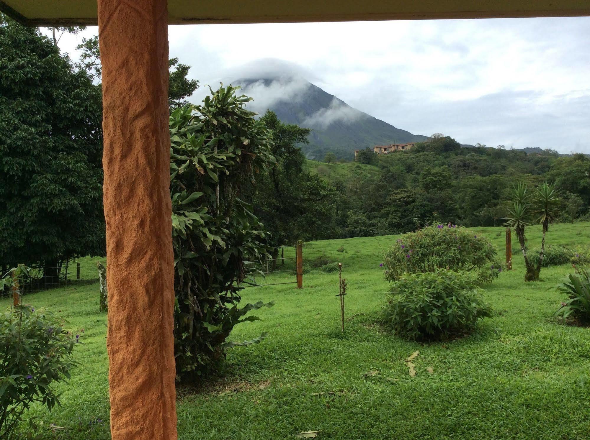Cabinas Los Guayabos Hotel La Fortuna ภายนอก รูปภาพ