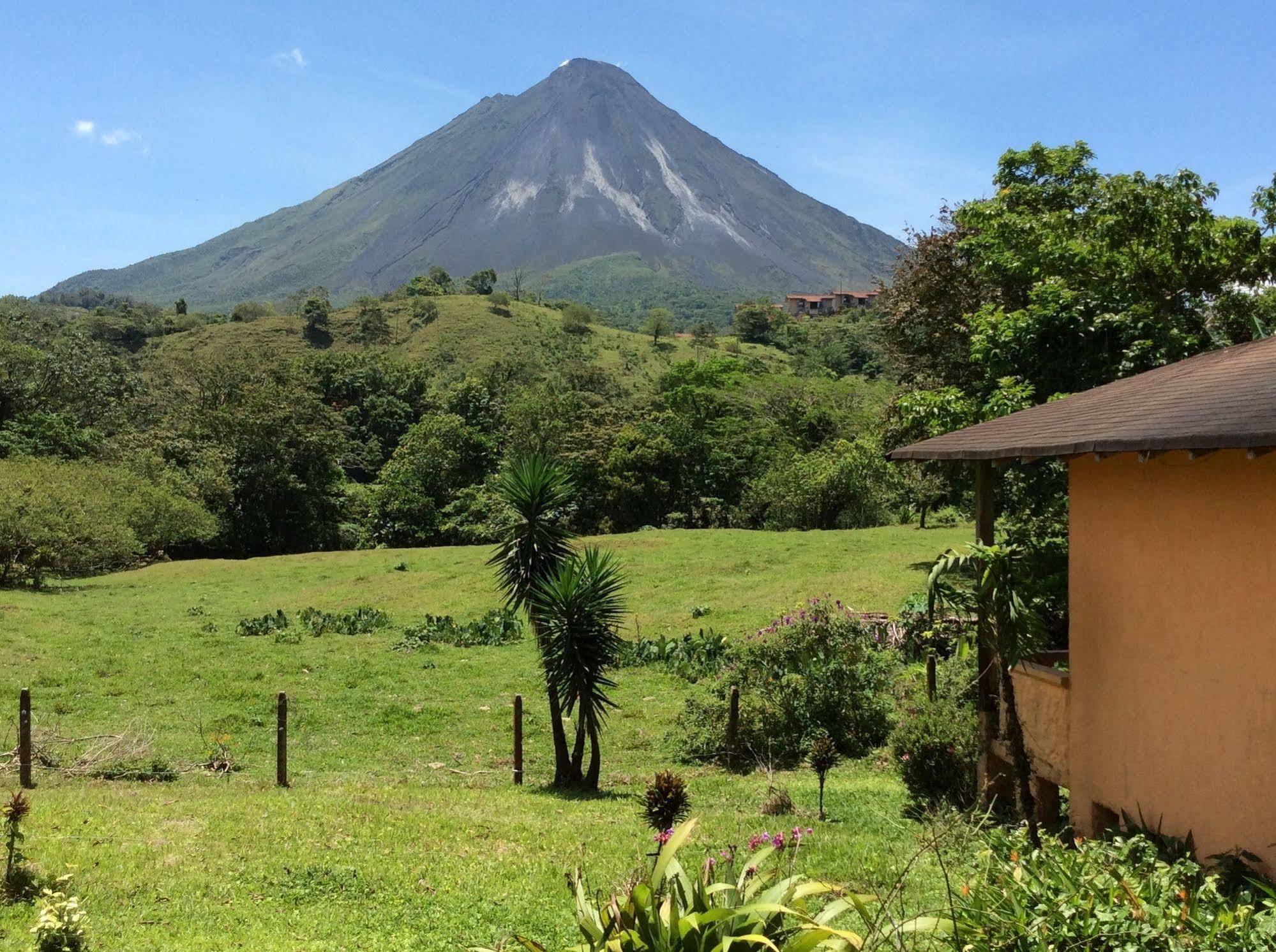 Cabinas Los Guayabos Hotel La Fortuna ภายนอก รูปภาพ