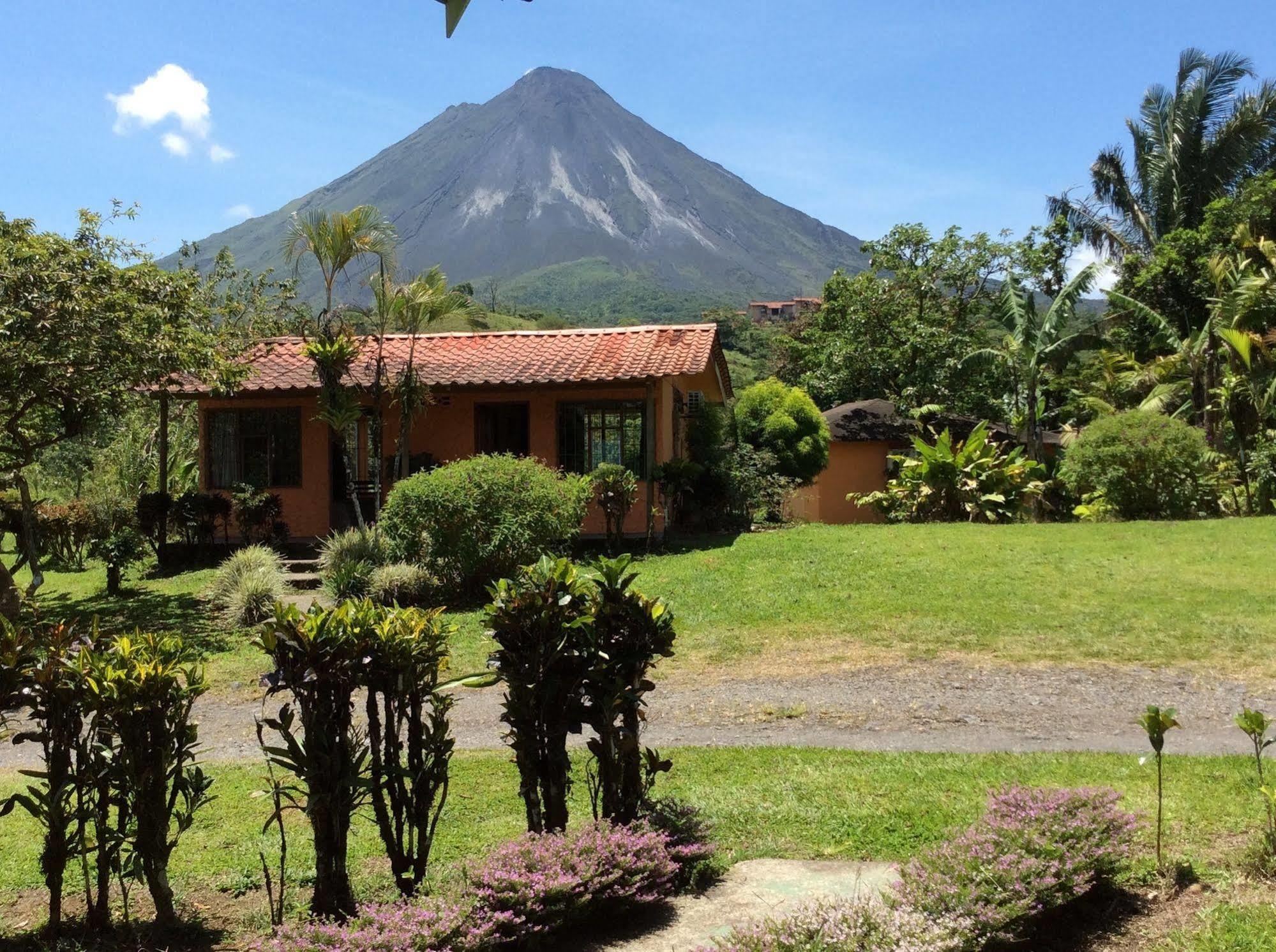 Cabinas Los Guayabos Hotel La Fortuna ภายนอก รูปภาพ