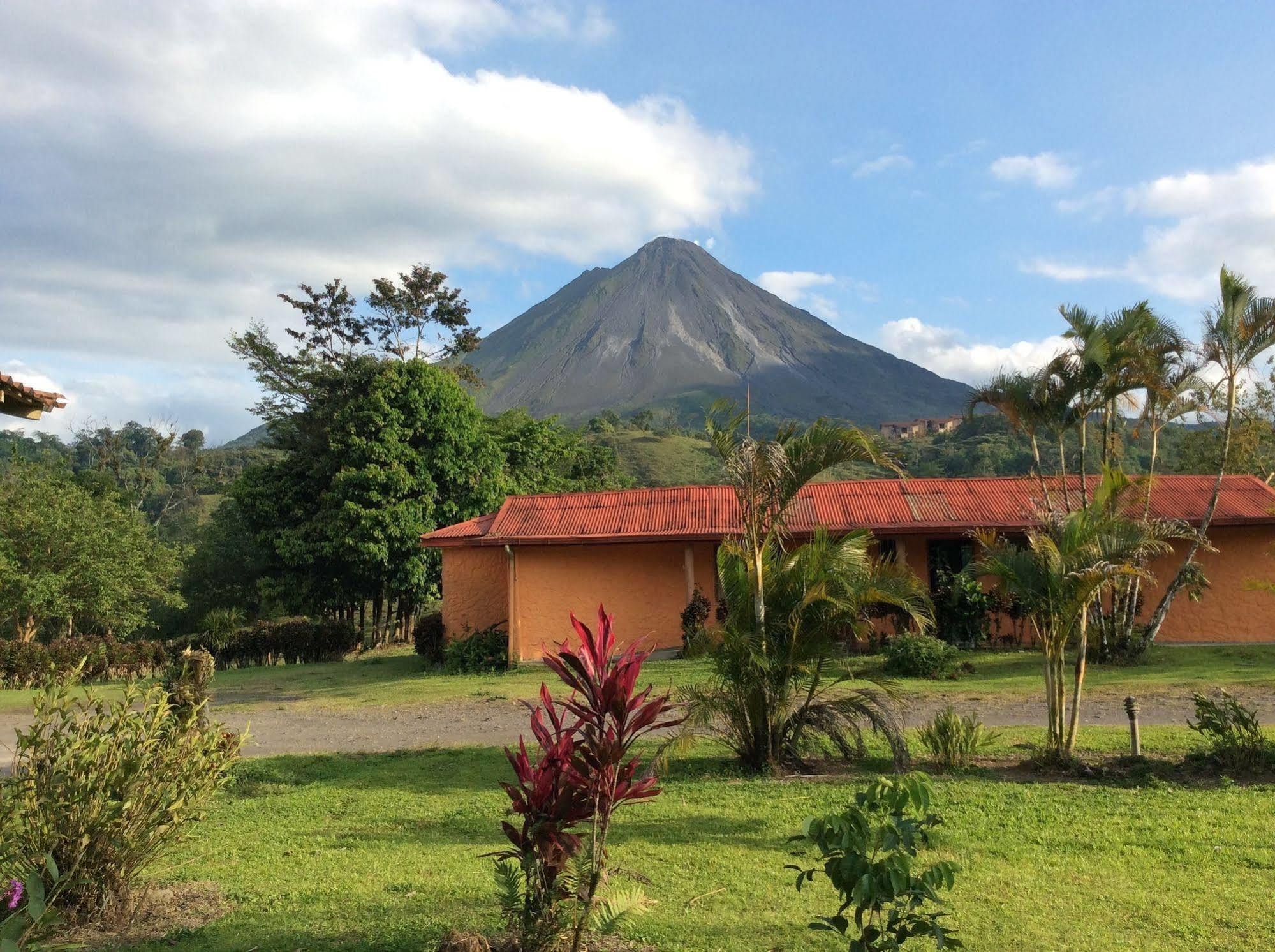 Cabinas Los Guayabos Hotel La Fortuna ภายนอก รูปภาพ