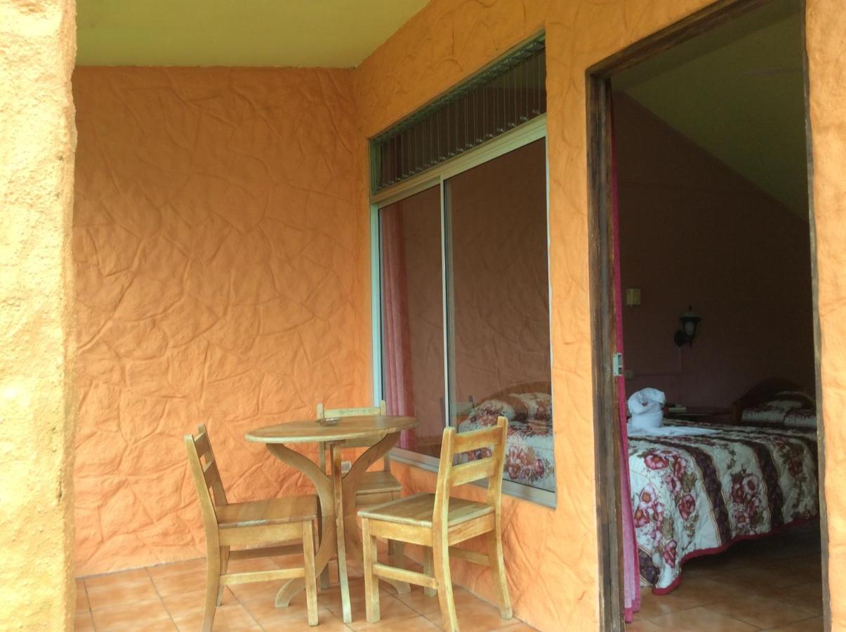 Cabinas Los Guayabos Hotel La Fortuna ภายนอก รูปภาพ