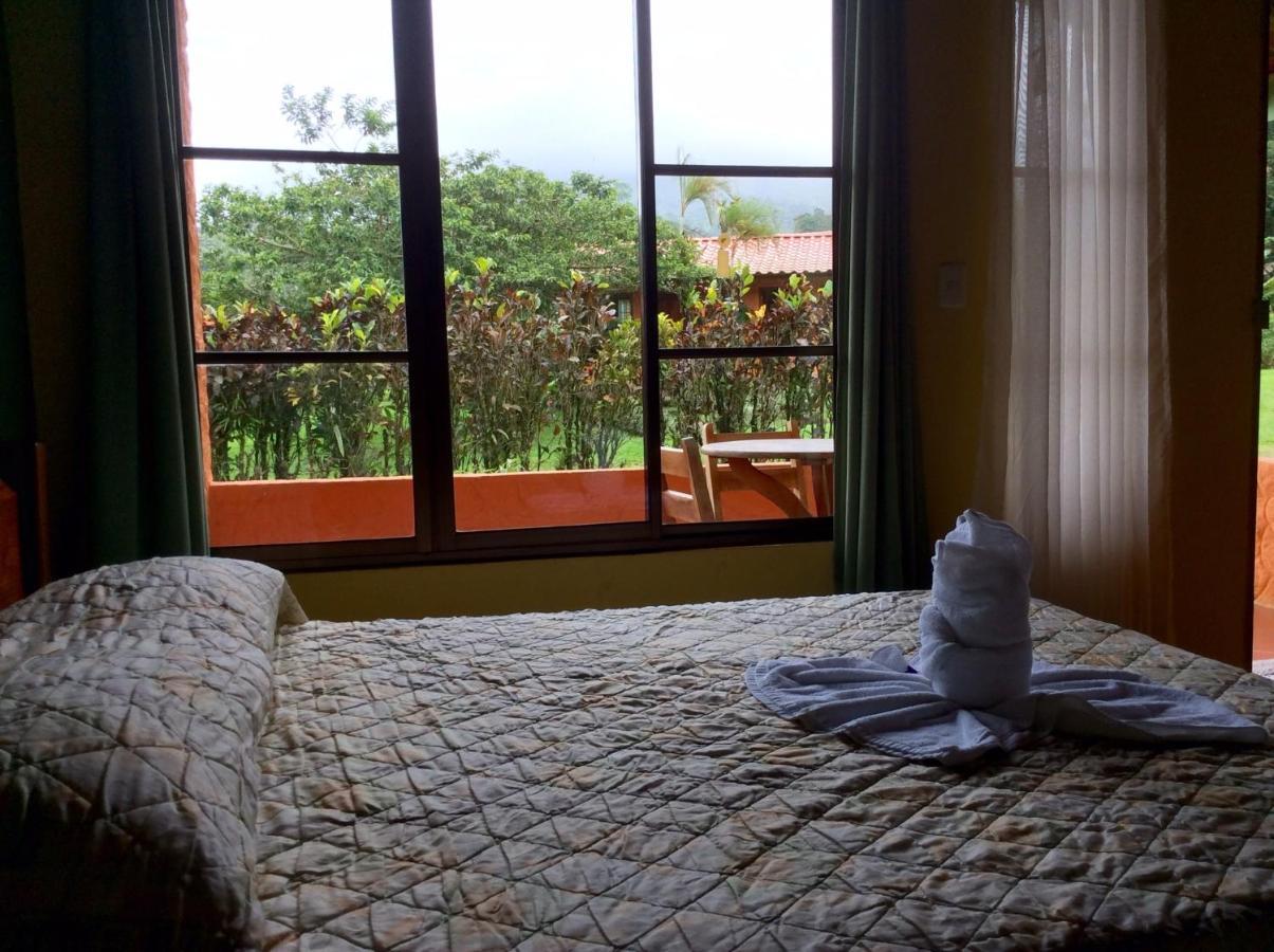 Cabinas Los Guayabos Hotel La Fortuna ภายนอก รูปภาพ